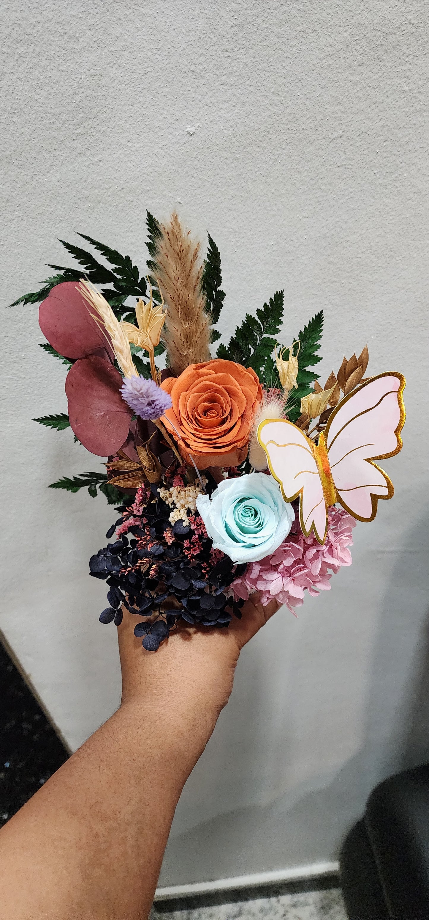 Bespoke Bloom Box: Personalized Elegance Bloom box