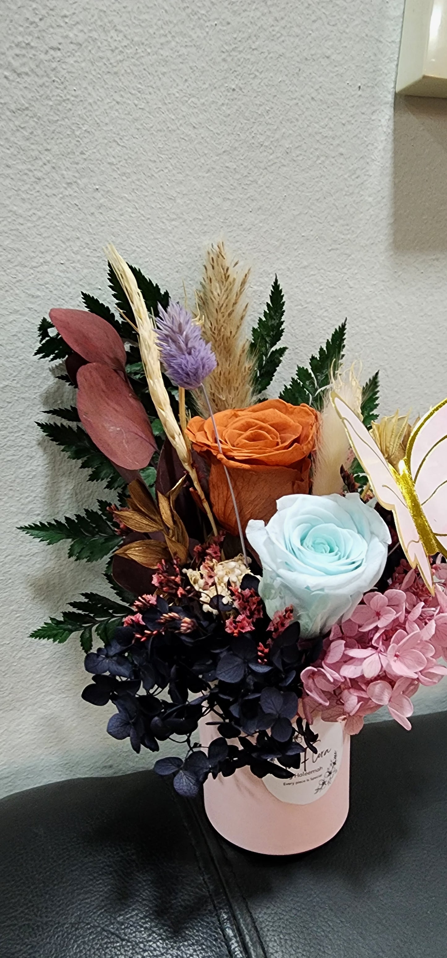 Bespoke Bloom Box: Personalized Elegance Bloom box